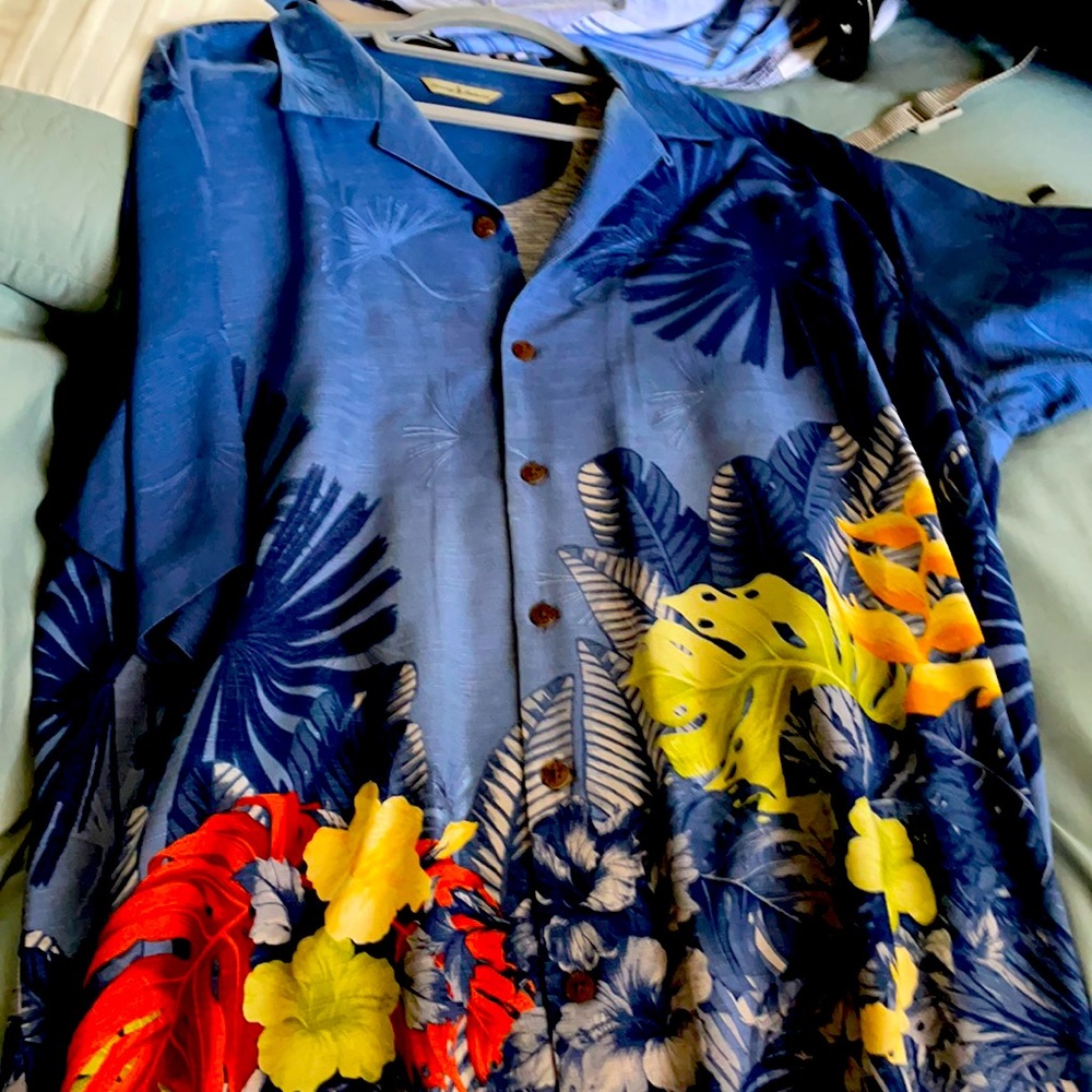 Vintage Tommy Bahama 100%silk Hawaiian shirt,